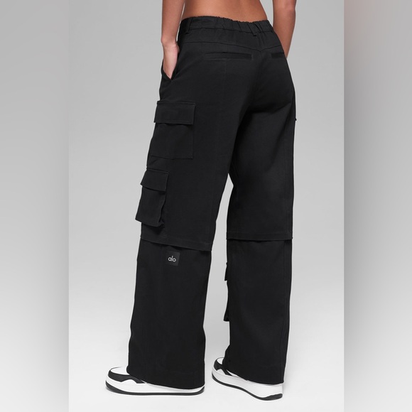Alo Yoga Mid-Rise Scout Cargo Wide Leg Pant Black - Picture 2 of 14